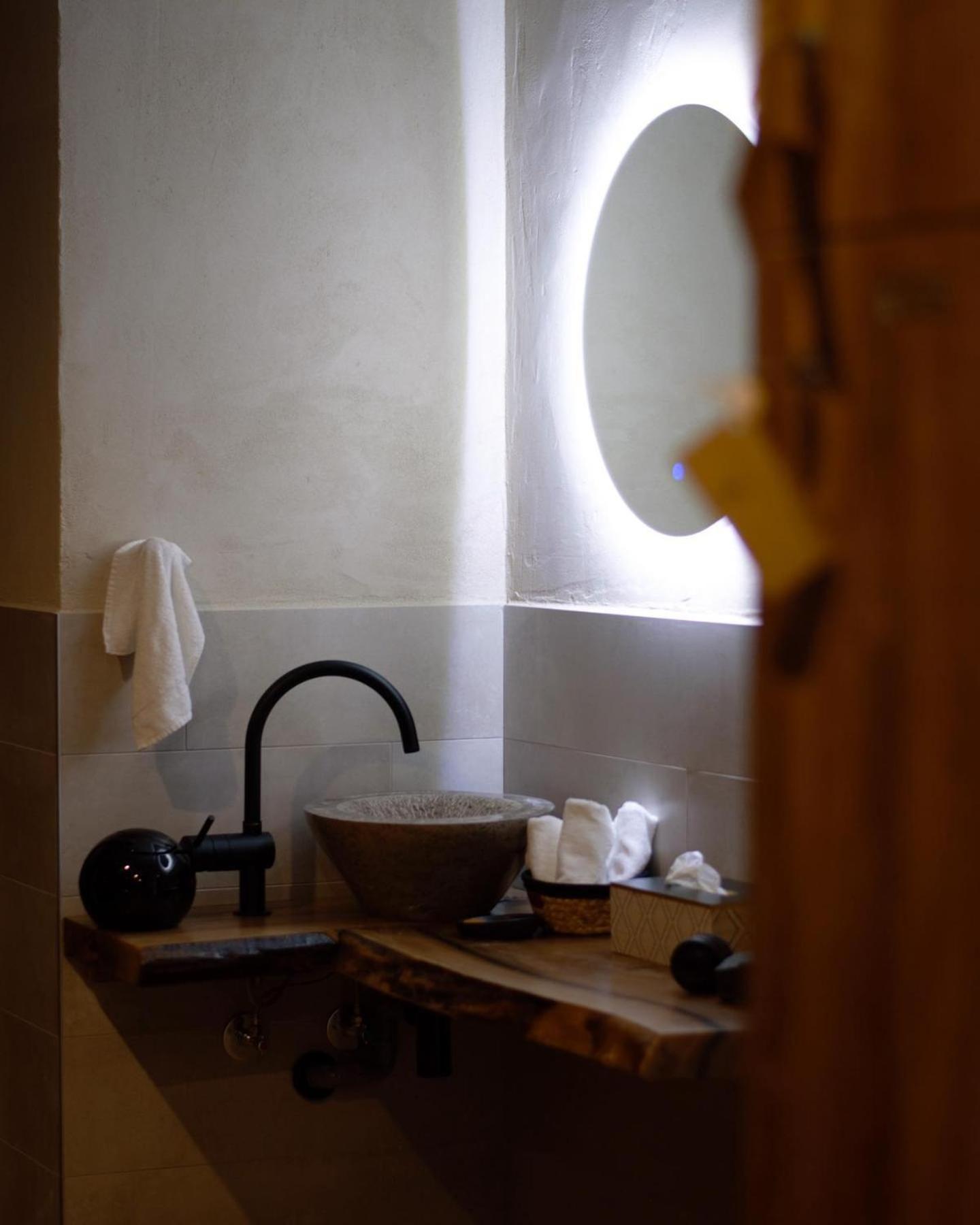 H85 Hotel Chatte Buitenkant foto